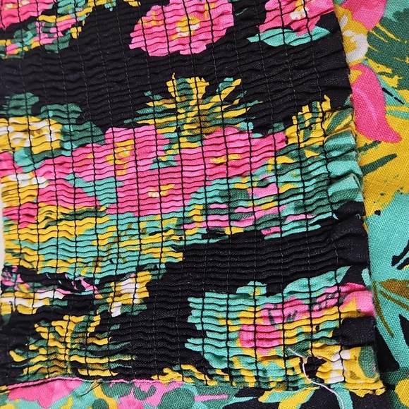 Express Black Floral Crop Top - Picture 6 of 7